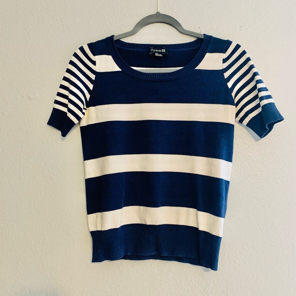 Forever 21 Women’s Navy & White Round Neck Nautical Stripes Top. Size S SKU 415